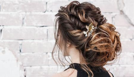 Acconciatura capelli per cerimonia elegante