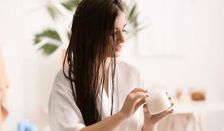 Maschere per capelli secchi: le migliori soluzioni nutrienti e idratanti