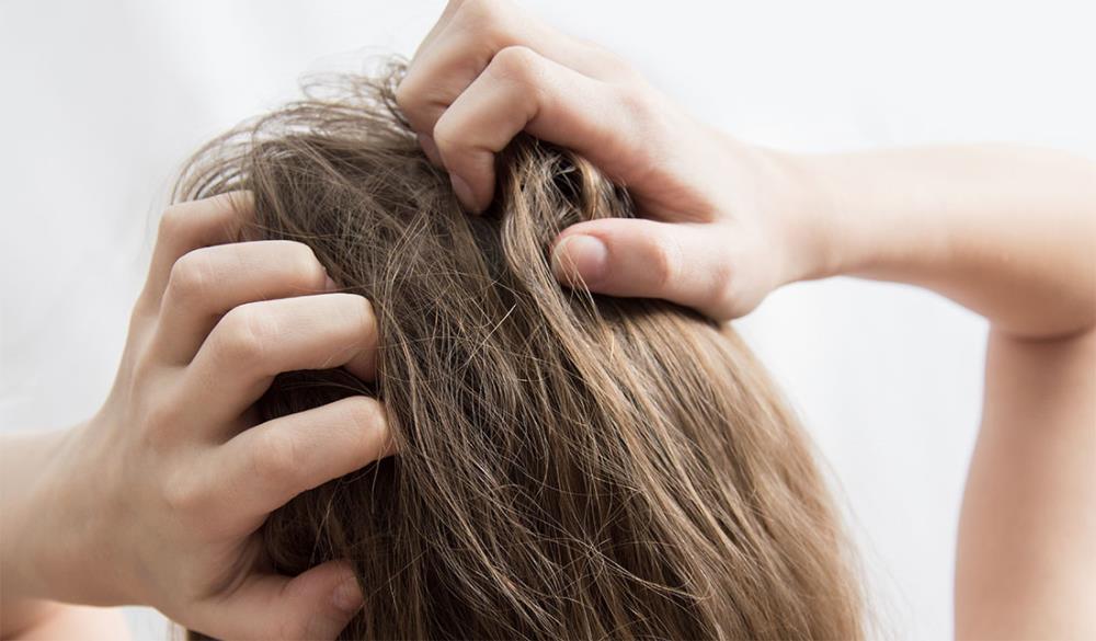 Allergia alla tinta per capelli: sintomi e rimedi
