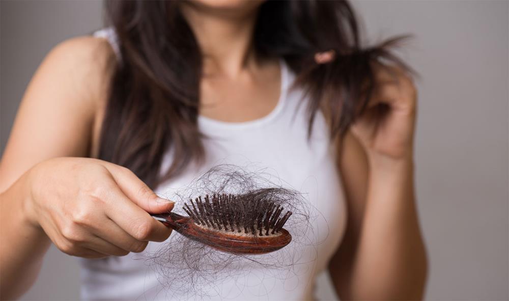 Caduta capelli da stress: cosa fare e che rimedi usare