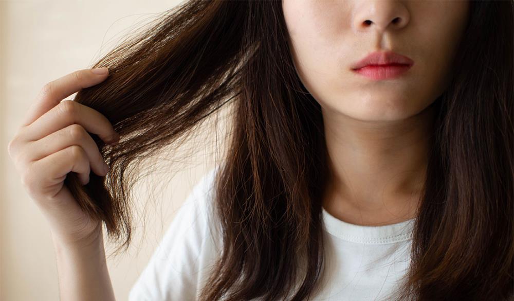 Come curare i capelli sfibrati: consigli e rimedi