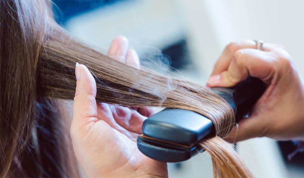 Come fare capelli mossi con piastra in poche e semplici mosse