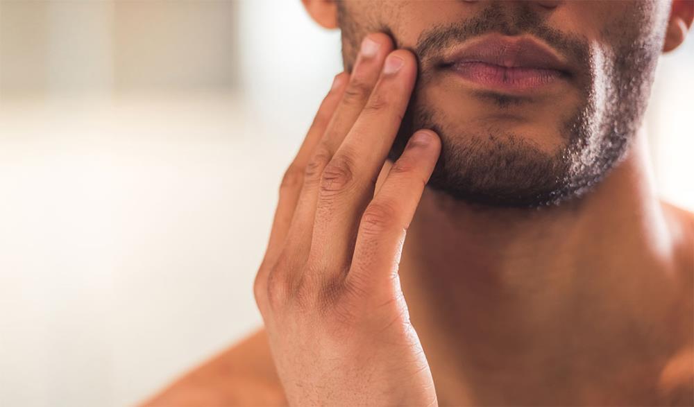 Come farsi crescere la barba velocemente: trucchi e consigli