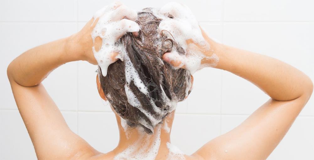 Come lavare i capelli con lo shampoo