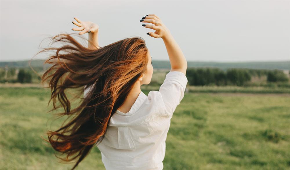 Come rinforzare i capelli: prodotti, dieta e rimedi naturali