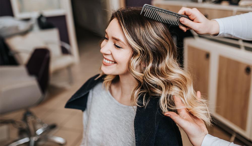 Come schiarire i capelli: prodotti professionali e metodi naturali