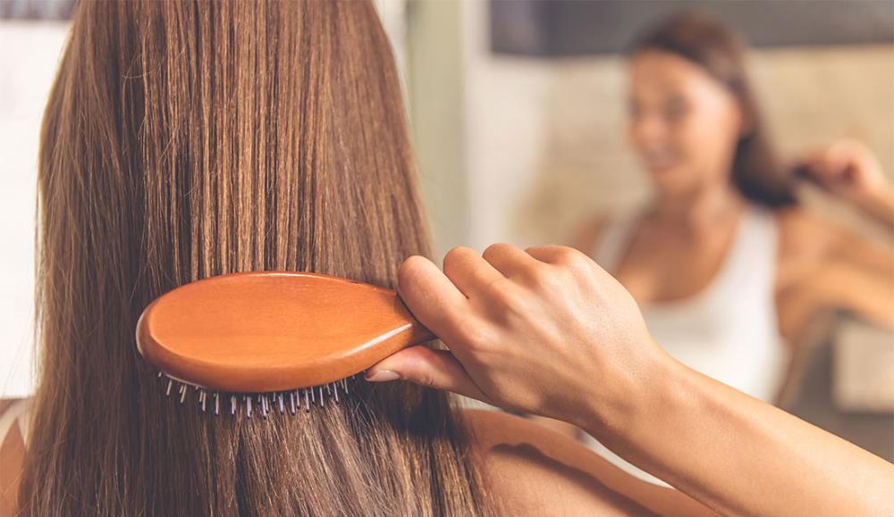 Come spazzolare i capelli? Quando, in che modo e con quali spazzole