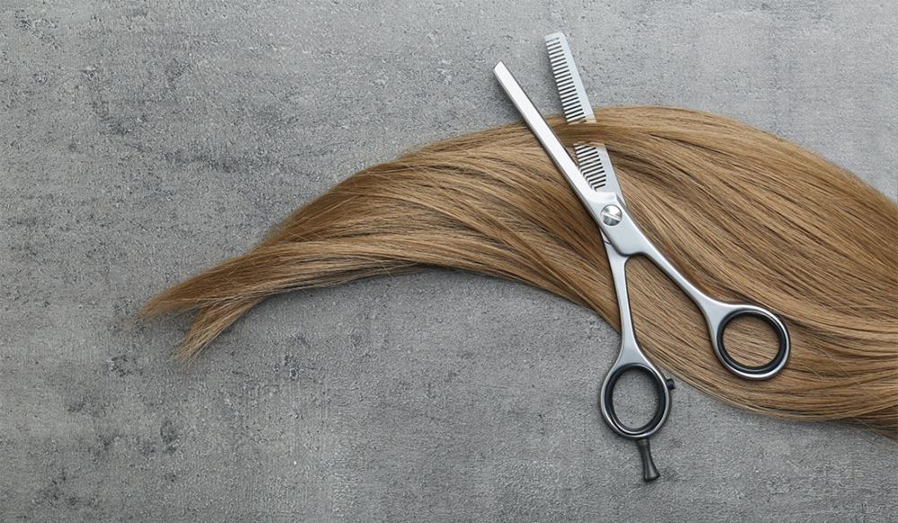 Come usare forbici per sfoltire i capelli: la tecnica dei parrucchieri