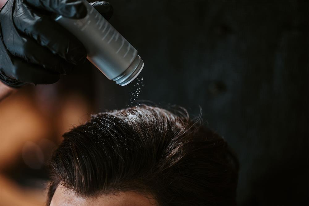 Polvere volumizzante per capelli: a cosa serve e come si usa